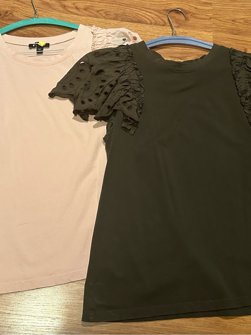 Express Puff Sleeve Tee in Olive and Light Pink
